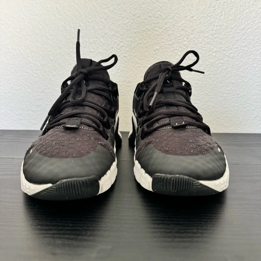 Nike Free Metcon 5 shoes Black and White Size 10